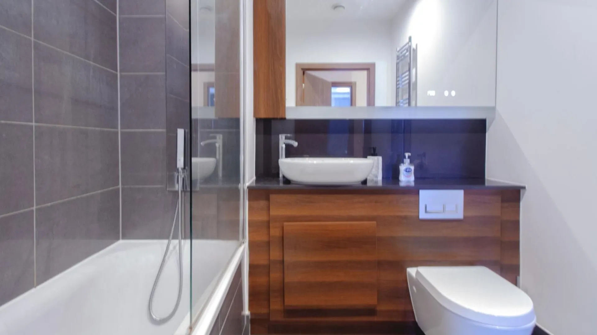 Spacious 3-Bed House Close To The O2 Arena & Tube London Holiday home