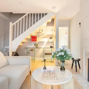 Spring Cosy 2-bed With Free Parking Holiday home